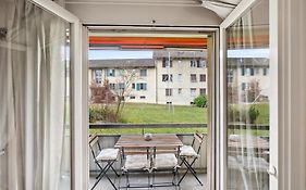 Cozy 2 Bedroom Apartment In Zurich