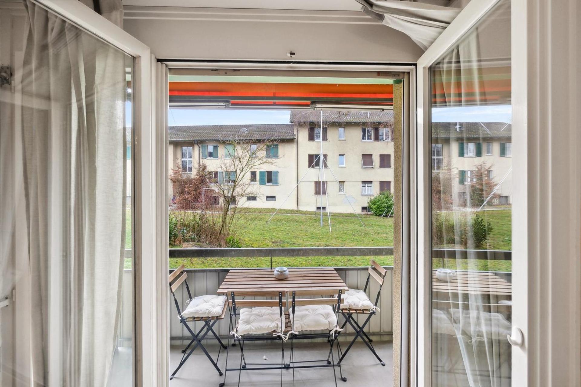 Cozy 2 Bedroom Apartment In Zurigo Esterno foto
