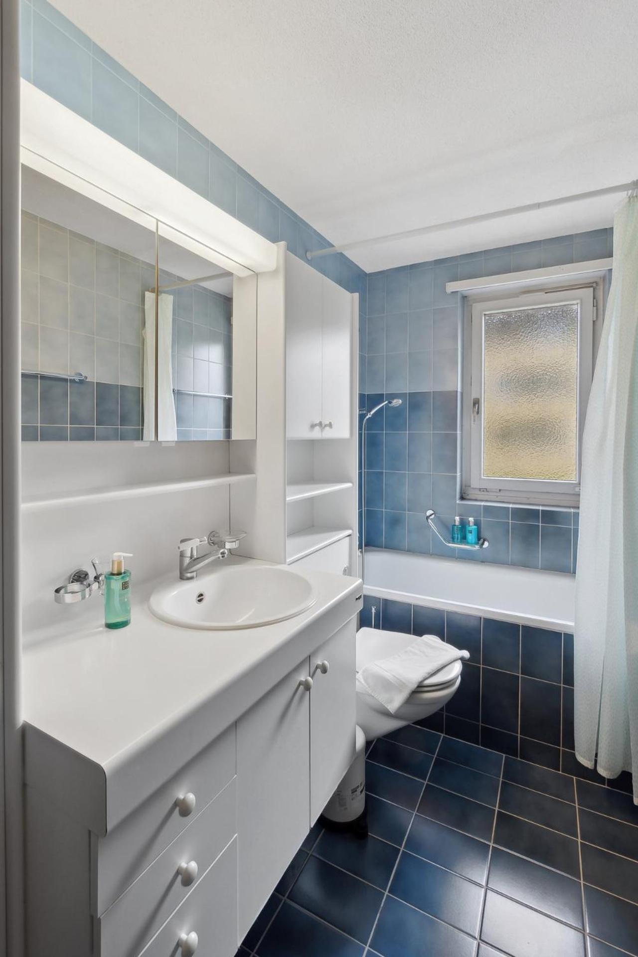 Cozy 2 Bedroom Apartment In Zurigo Esterno foto